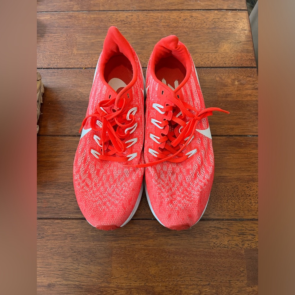 Size 9 women’s Nike running shoes